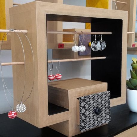 Bijoutiere Murale La Chaise En Carton